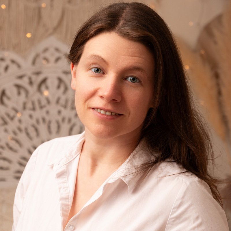 Céline Hubert photographe grossesse nouveau-né bébé ardennes aisne charleville rethel reims laon doula accompagnement périnatal femme enceintes massage bain enveloppé